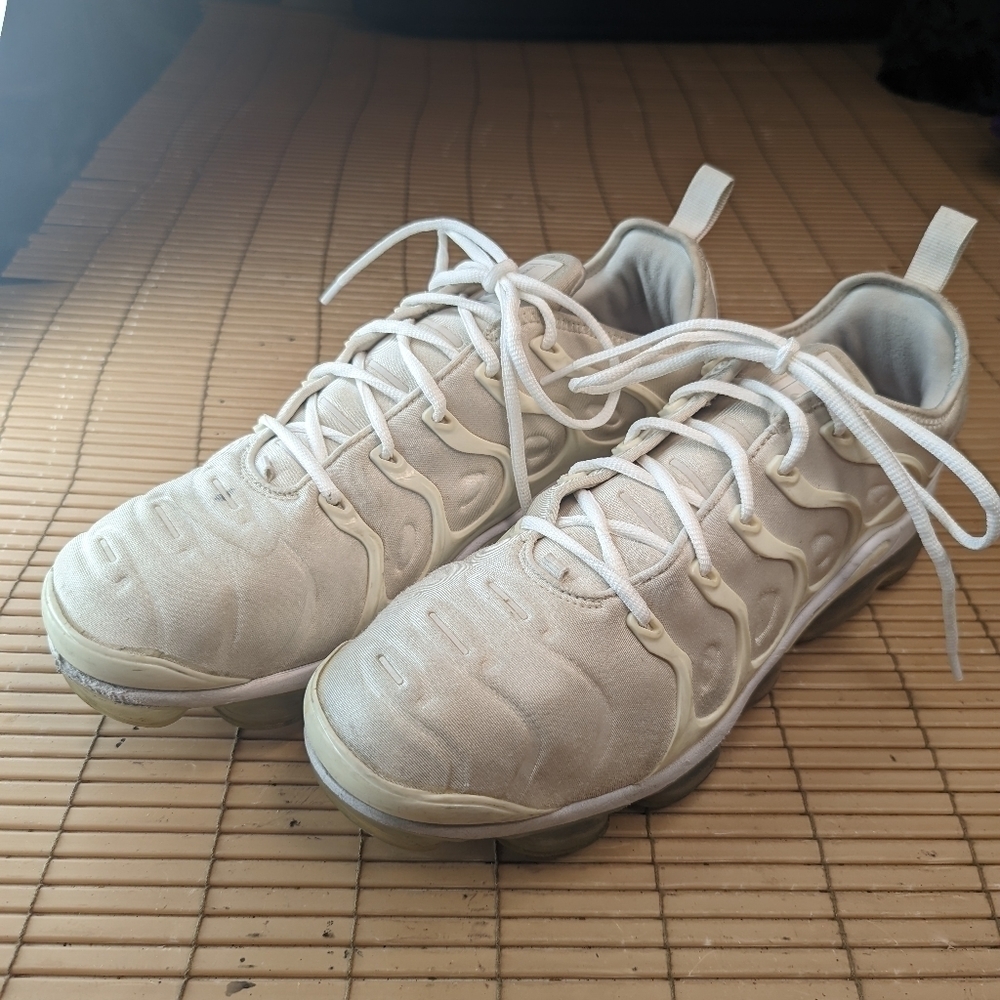 Nike Air Vapormax Plus #924453-100 in Triple White. Men's Sz 12